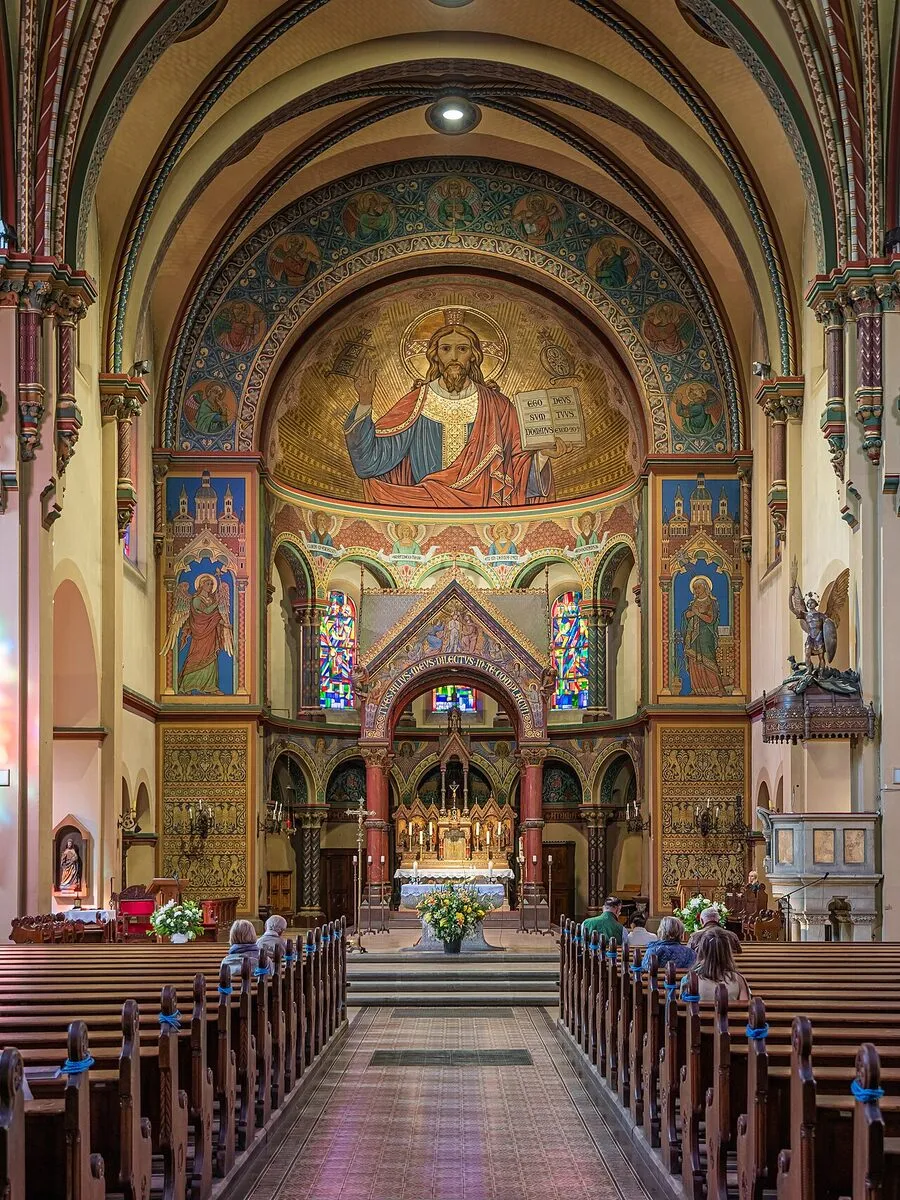 Innenraum der Johannes-Basilika